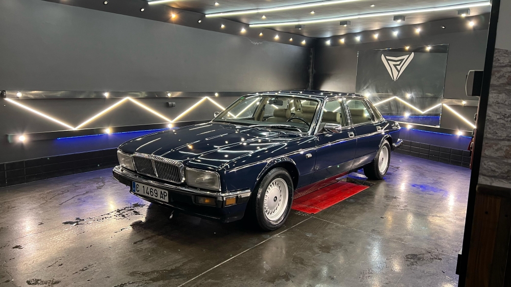 DAIMLER 